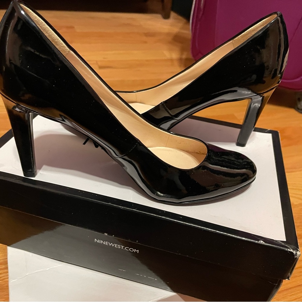 NIB Nine West pumps 7.5 in (3.5 in heel) BLACK